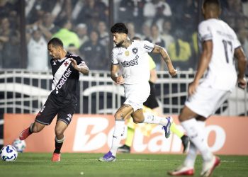 CBF define arbitragem de Botafogo x Vasco: árbitro já comandou três jogos do Cruz-Maltino em 2025