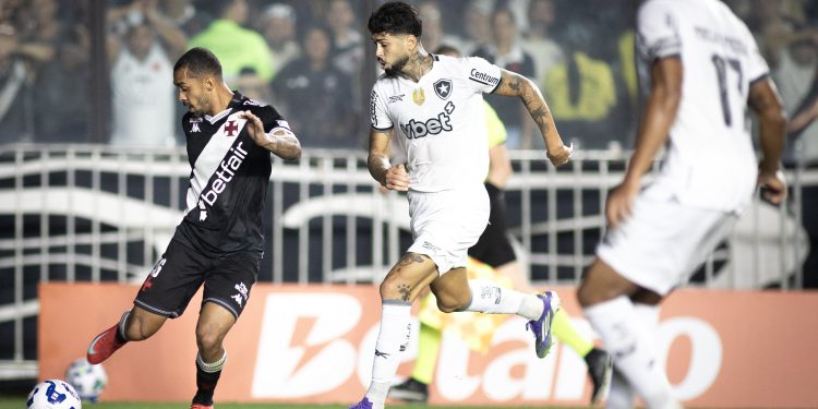 CBF define arbitragem de Botafogo x Vasco: árbitro já comandou três jogos do Cruz-Maltino em 2025