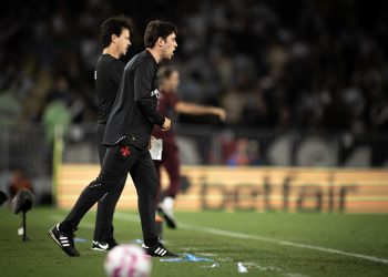 Diniz busca soluções para substituir os suspensos no clássico contra o Botafogo, confira