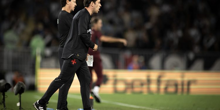 Diniz busca soluções para substituir os suspensos no clássico contra o Botafogo, confira