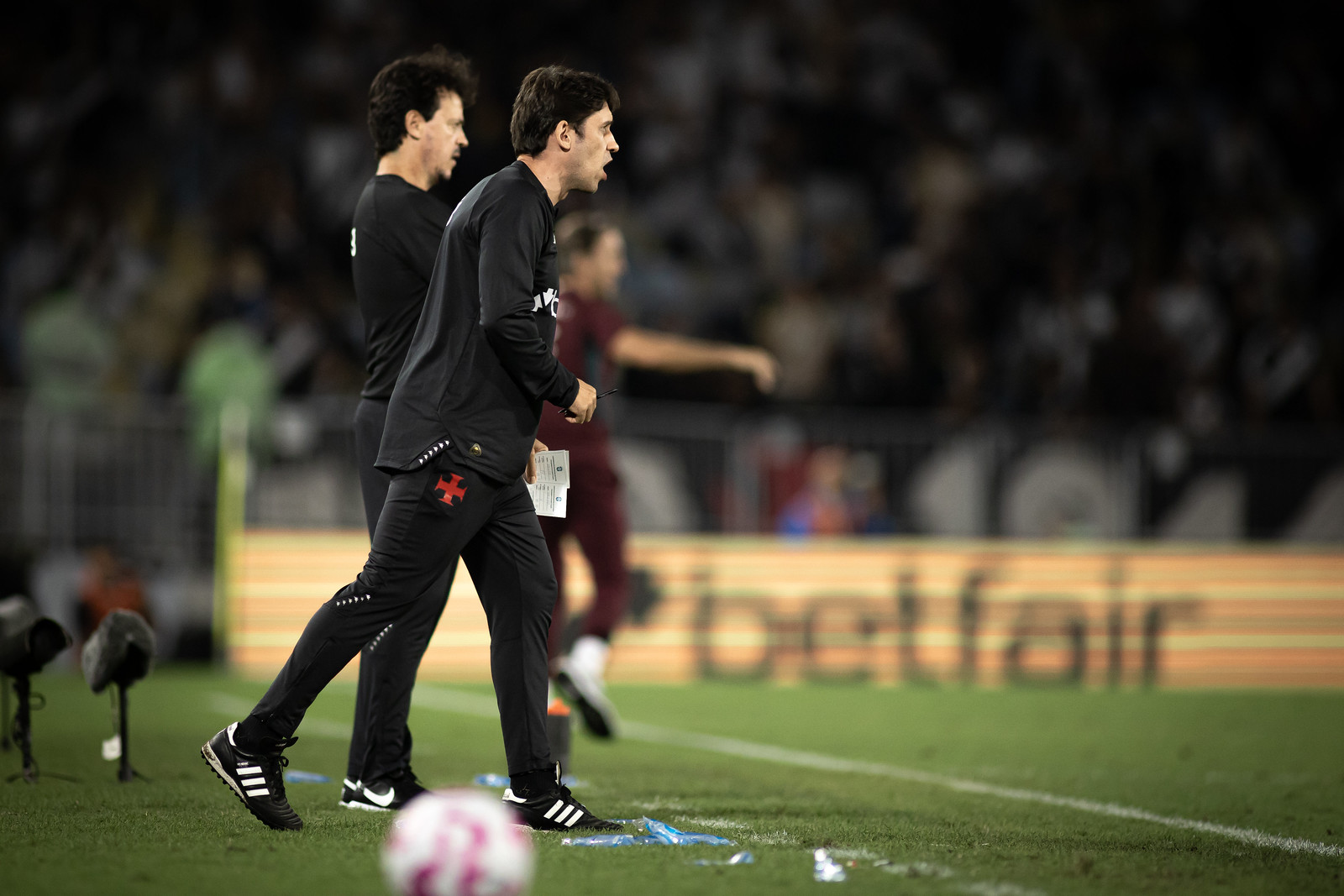Diniz busca soluções para substituir os suspensos no clássico contra o Botafogo, confira