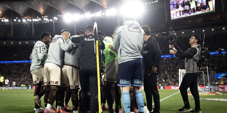 Jogador perde prestígio no Vasco e não corresponde como titular