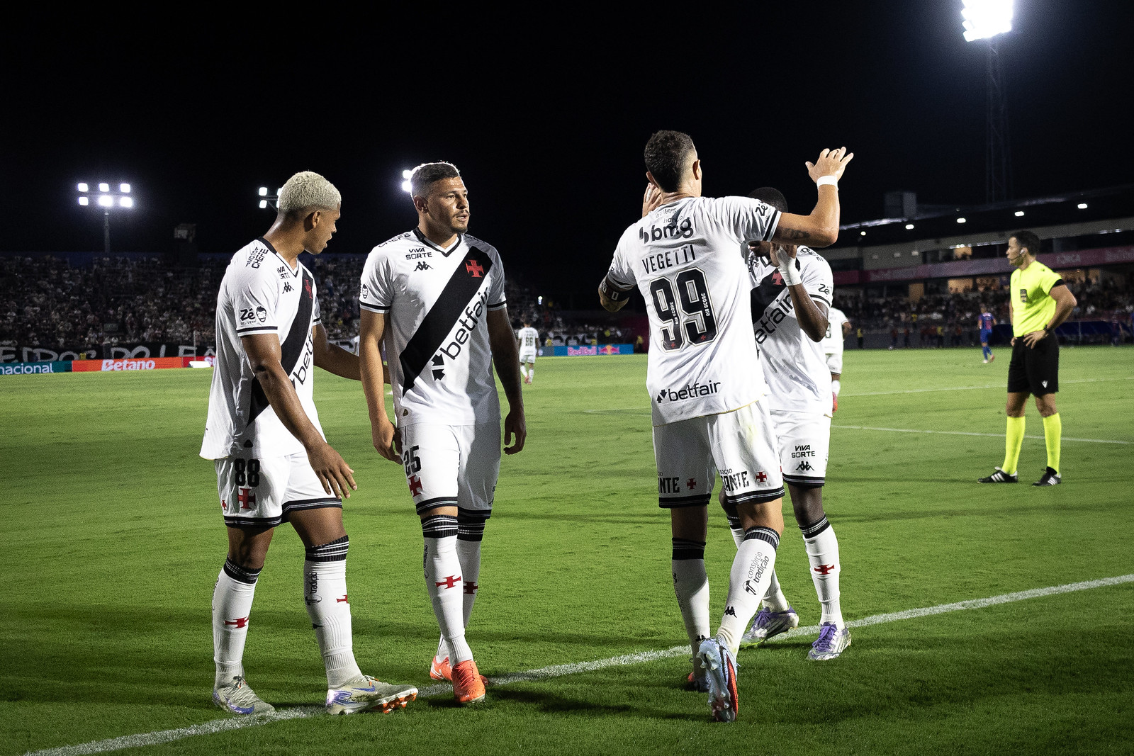 Confira o que é necessário para evitar queda do Vasco