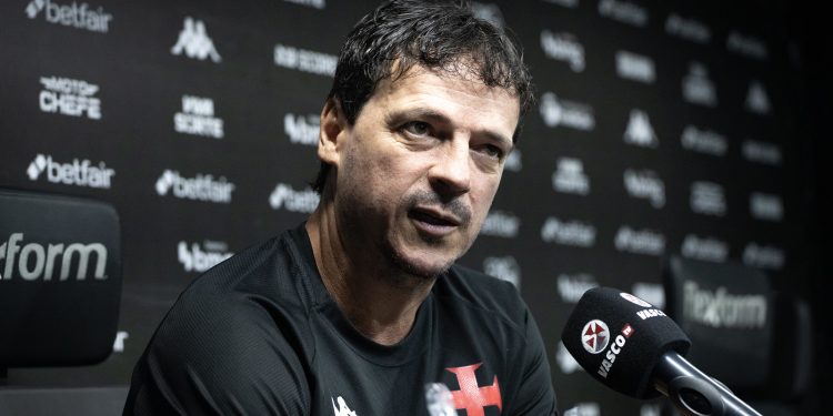 Desempenho de Diniz no Vasco começa a gerar dúvidas entre torcedores