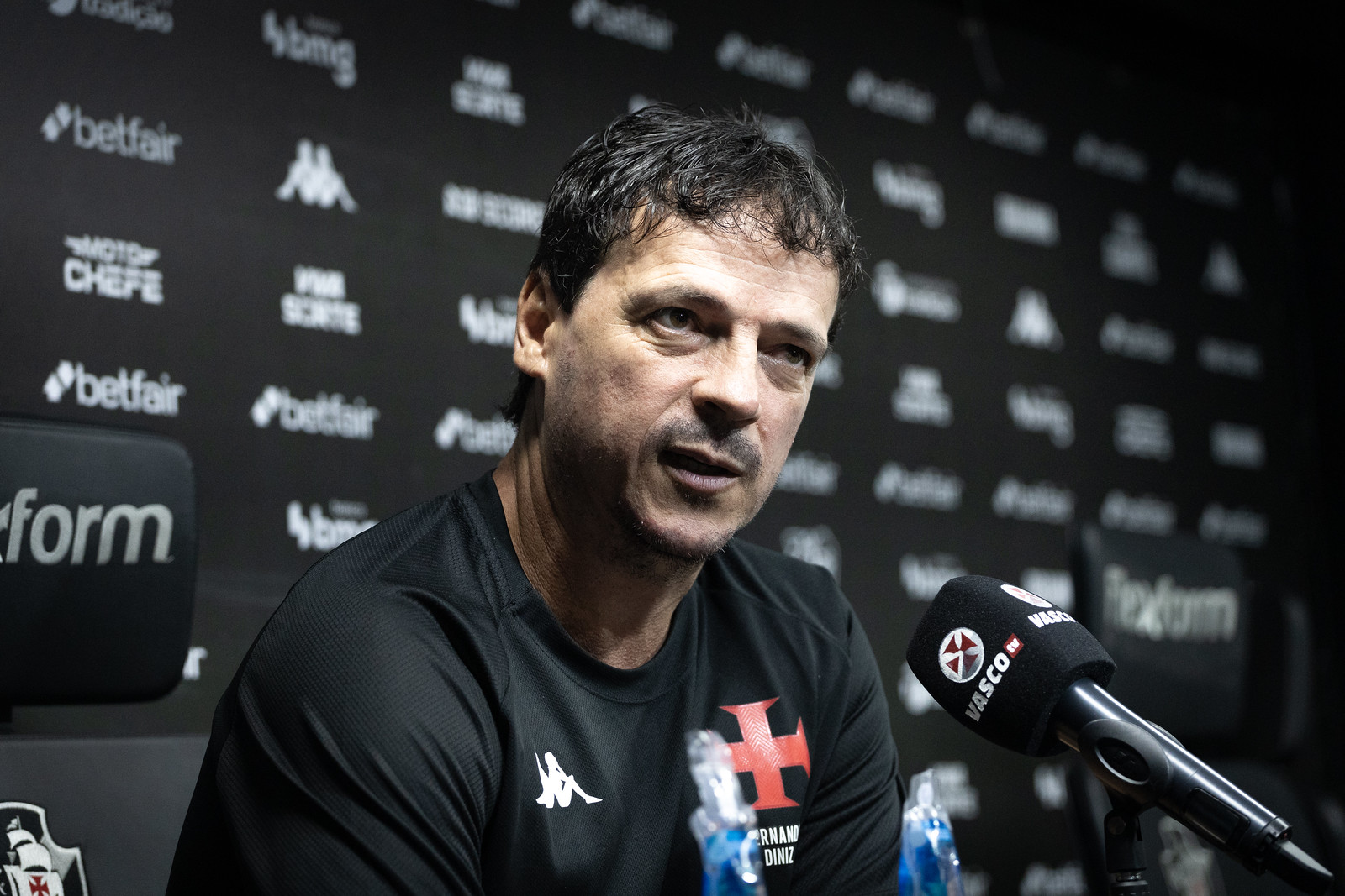 Diniz admite falhas táticas em derrota para o Botafogo e fala em ajustes para reação do Vasco: ”Sou o grande responsáv
