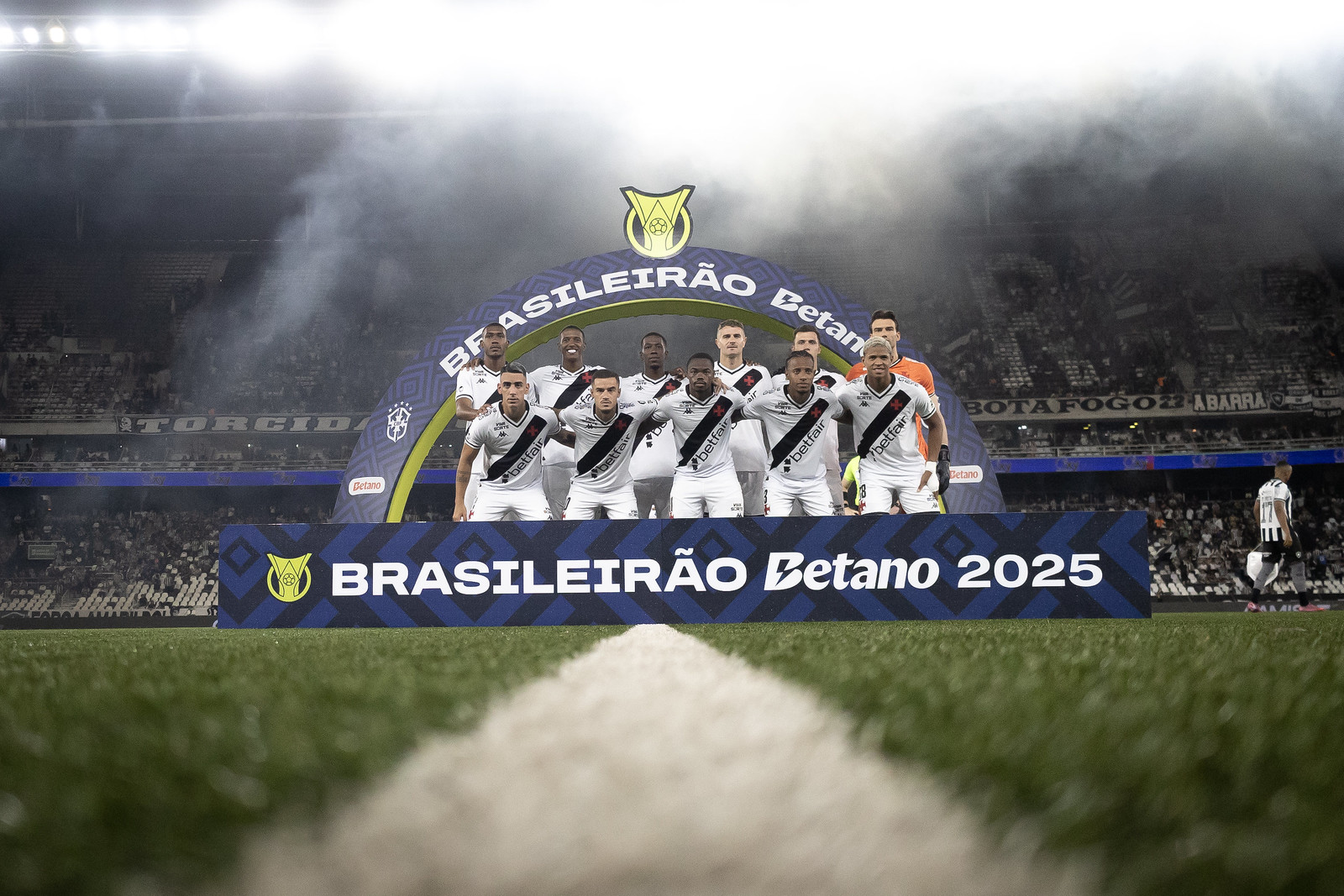 Vasco: Craque vive auge físico, lidera em chances criadas e mira recorde histórico