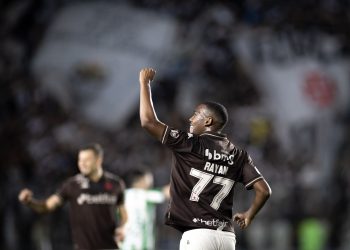 Clube gigante da Espanha formaliza proposta por Rayan, confira