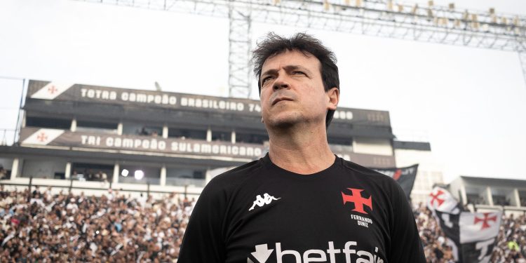 Diniz abre espaço para volante voltar a ter minutagem no Vasco