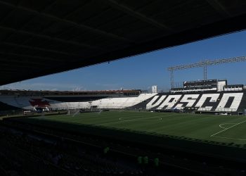 Vasco: Oficial de justiça invade vestiário de São Januário após goleada e surpreende