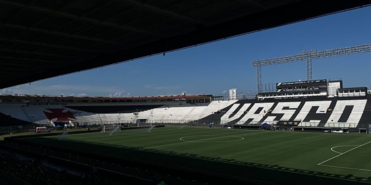 Vasco: Oficial de justiça invade vestiário de São Januário após goleada e surpreende