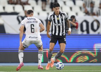 Vasco perde para o Botafogo no Nilton Santos e se afasta do G-7