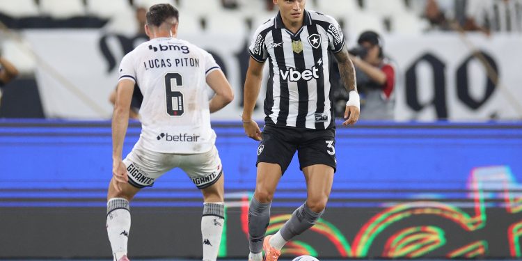 Vasco perde para o Botafogo no Nilton Santos e se afasta do G-7