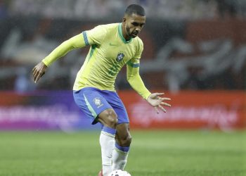 Suspenso, Paulo Henrique não retorna ao Brasil em voo particular de Leila Pereira, entenda