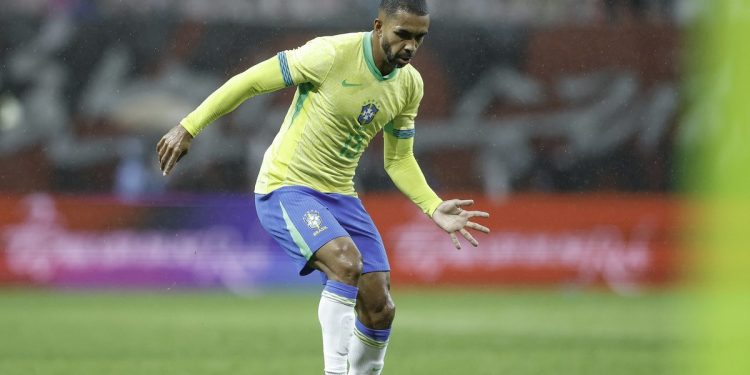 Suspenso, Paulo Henrique não retorna ao Brasil em voo particular de Leila Pereira, entenda