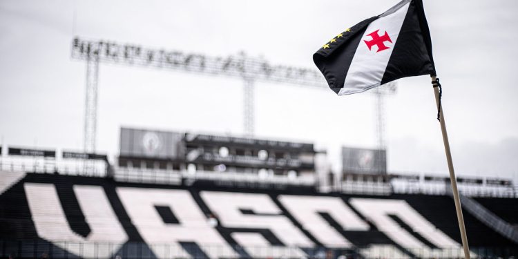 Jogadores do Vasco não reclamaram em voz alta da presença da torcida no CT; alguns ficaram incomodados