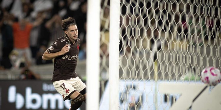 Vasco enfrenta pela primeira vez no ano a ausência de Nuno Moreira no Brasileirão