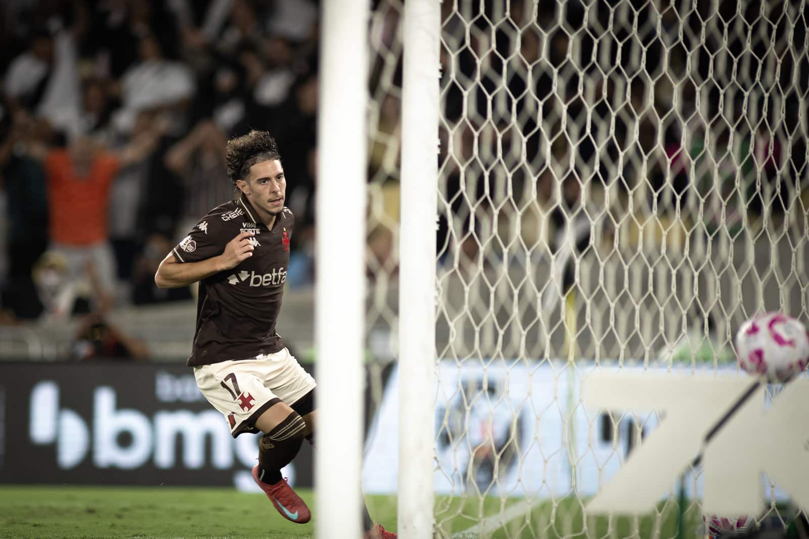 Vasco enfrenta pela primeira vez no ano a ausência de Nuno Moreira no Brasileirão