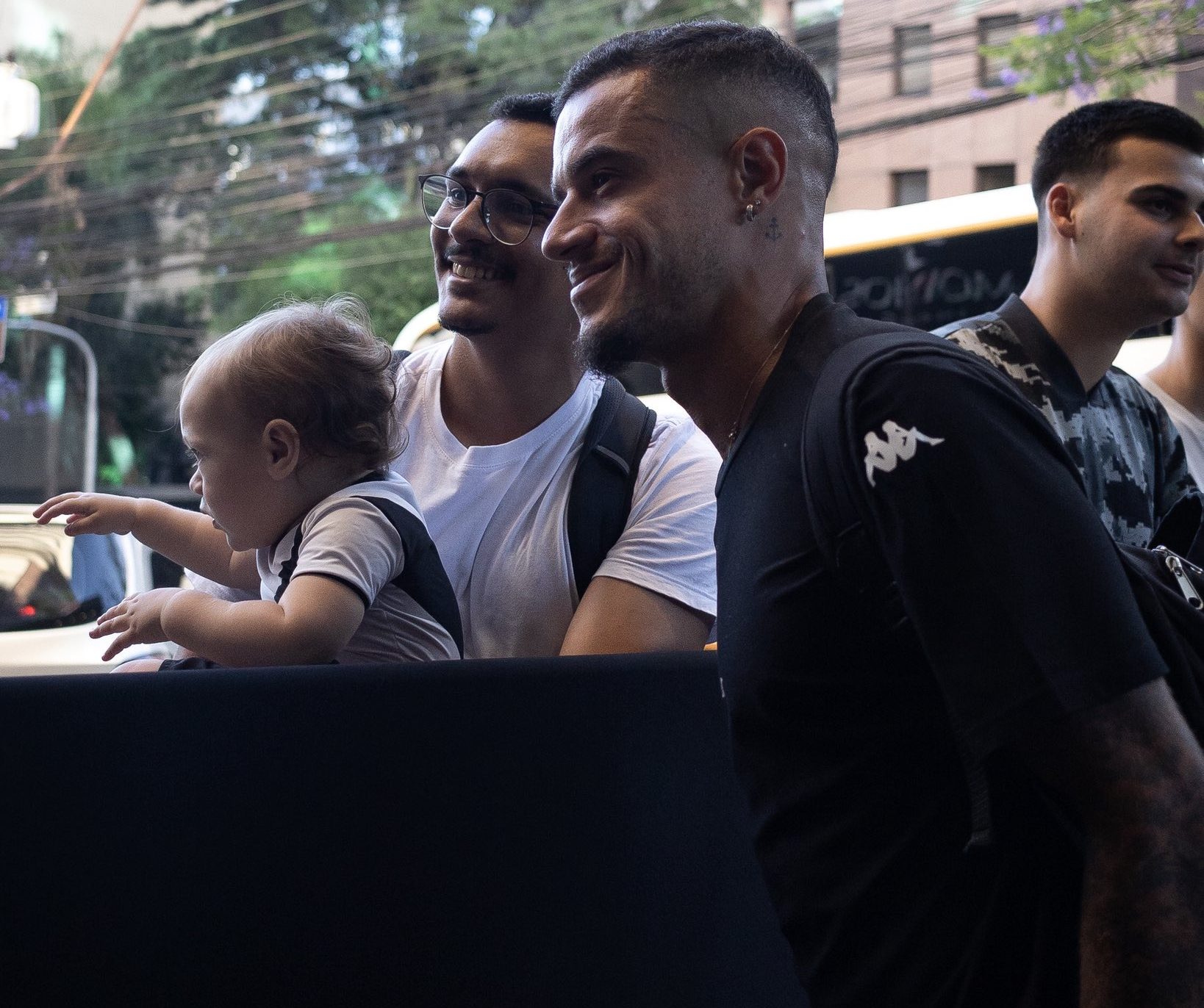 Visita inesperada agita concentração do Vasco e pega Coutinho de surpresa