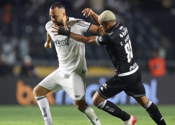 Vasco: Volante é relacionado, mas ainda é dúvida para o clássico contra o Botafogo