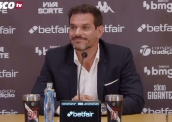 Vasco se antecipa ao mercado e blinda joia com contrato até 2027