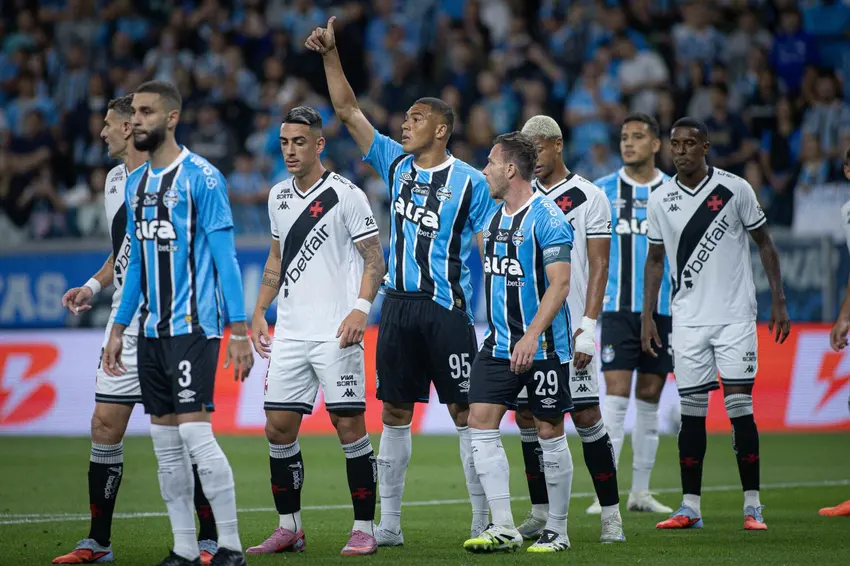 Grêmio domina e derrota o Vasco que chega a quarta derrota seguida