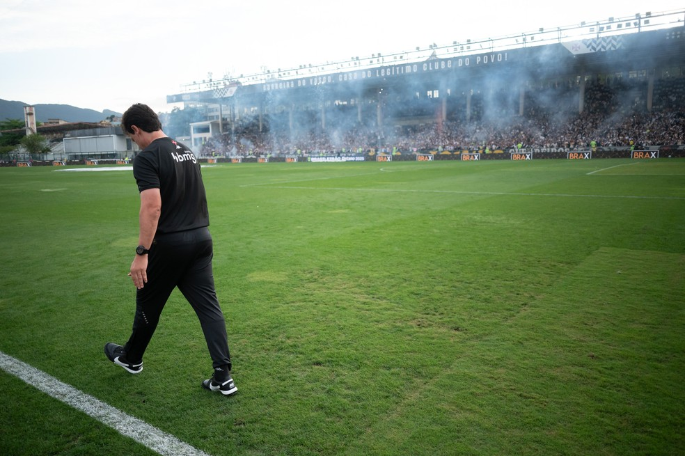 Diniz admite queda de concentração no Vasco e vê expulsão como decisiva: “Determinante para o resultado”