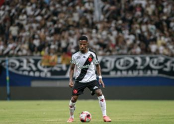Tchê Tchê admite crise no Vasco e manda recado forte