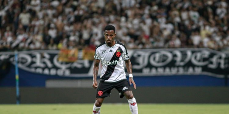 Tchê Tchê admite crise no Vasco e manda recado forte