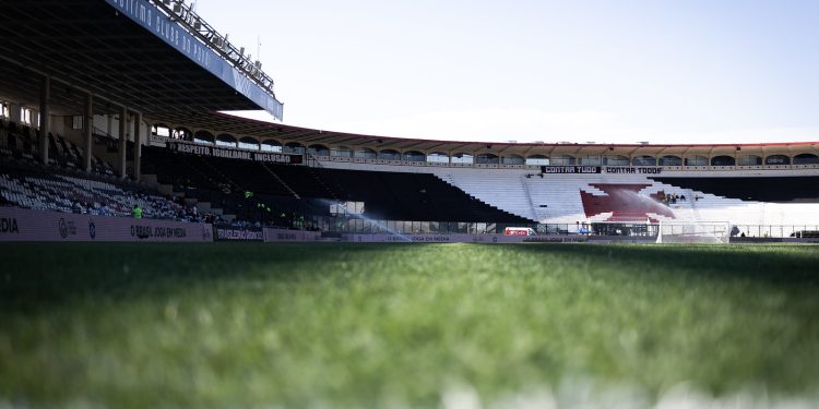 Reserva ganha nova oportunidade no Vasco enquanto avança a negociação por renovação de contrato