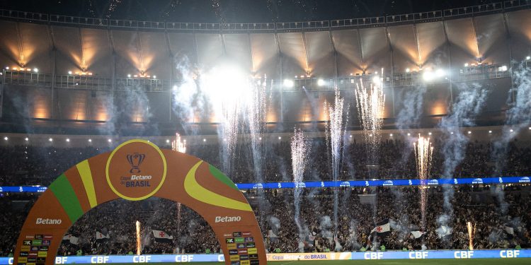 Fluminense e Vasco têm desfalques e pendurados definidos para decisão no Maracanã