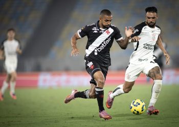 Valorizado após convocações, Paulo Henrique tem futuro indefinido no Vasco