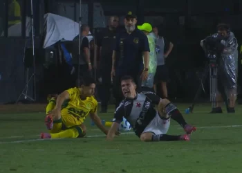 Lucas Piton está fora da temporada do Vasco
