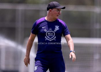 O Corinthians optou por preservar Memphis Depay e Yuri Alberto no último treino antes da primeira final da Copa do Brasil contra o Vasco.