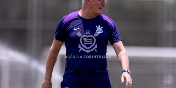 O Corinthians optou por preservar Memphis Depay e Yuri Alberto no último treino antes da primeira final da Copa do Brasil contra o Vasco.