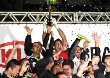 Ex-Vasco anuncia aposentadoria aos 35 anos