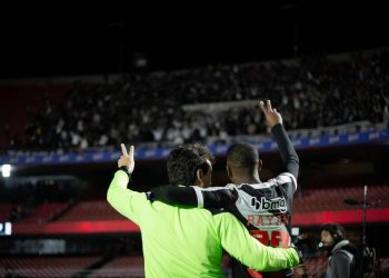 Diniz transforma Rayan no Vasco e valoriza mais um jogador na carreira