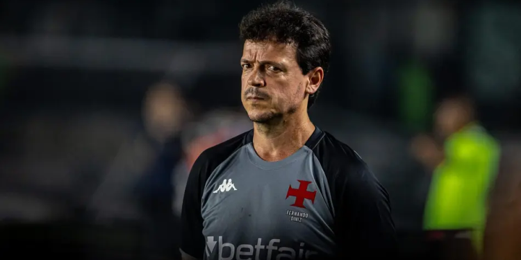 Torcida do Cruzeiro descobre erro de Diniz, atual técnico do Vasco