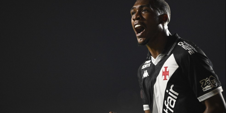 Zenit promete nova investida por Rayan após Vasco recusar proposta
