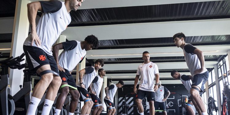 Lateral pede negociação e Vasco avalia propostas do exterior