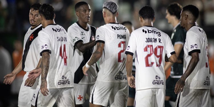 Vasco sofre com erros e é derrotado pelo Mirassol na estreia do Brasileirão