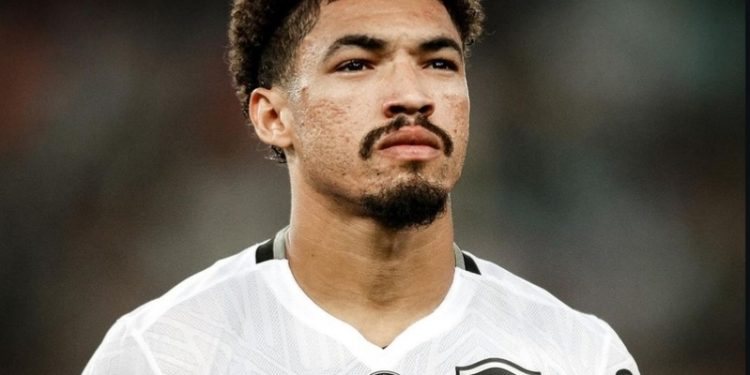 Adryelson recusa proposta da Europa; Vasco monitora situação do zagueiro