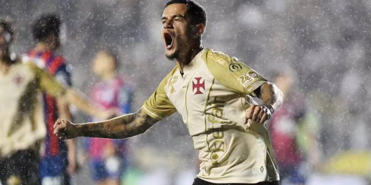 Revelado pelo Vasco, Coutinho supera Hulk e David Luiz em ranking