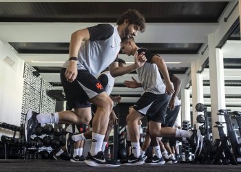 Vasco avaliará jogador no Campeonato Carioca e pode definir futuro do meia