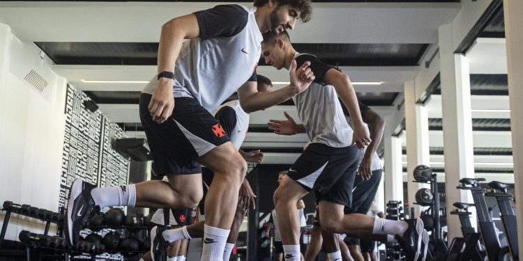 Vasco avaliará jogador no Campeonato Carioca e pode definir futuro do meia
