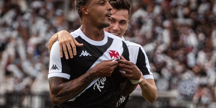 Vasco e Vitória retomam conversas por David; empréstimo volta à pauta, entenda
