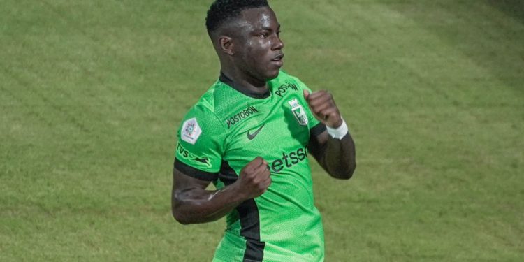 Vasco oferece mais que o Boca e aguarda decisão de Hinestroza; imprensa argentina aponta acerto