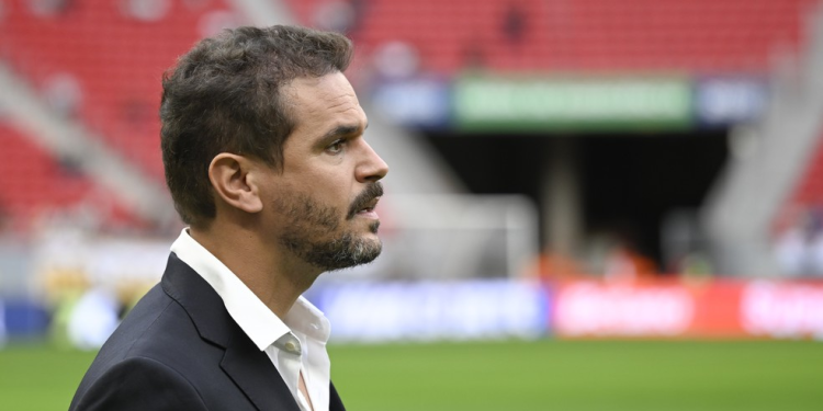 Vasco quer contratar atacante de peso após vender Rayan