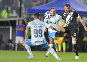 Vasco apresenta proposta por atacante do Grêmio
