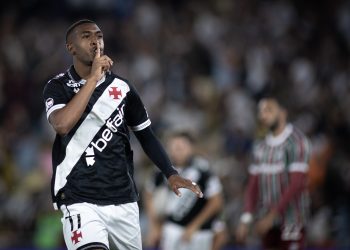 Cria do Vasco, Rayan brilha na Premier League e entra para a história aos 19 anos