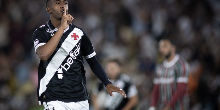 Cria do Vasco, Rayan brilha na Premier League e entra para a história aos 19 anos